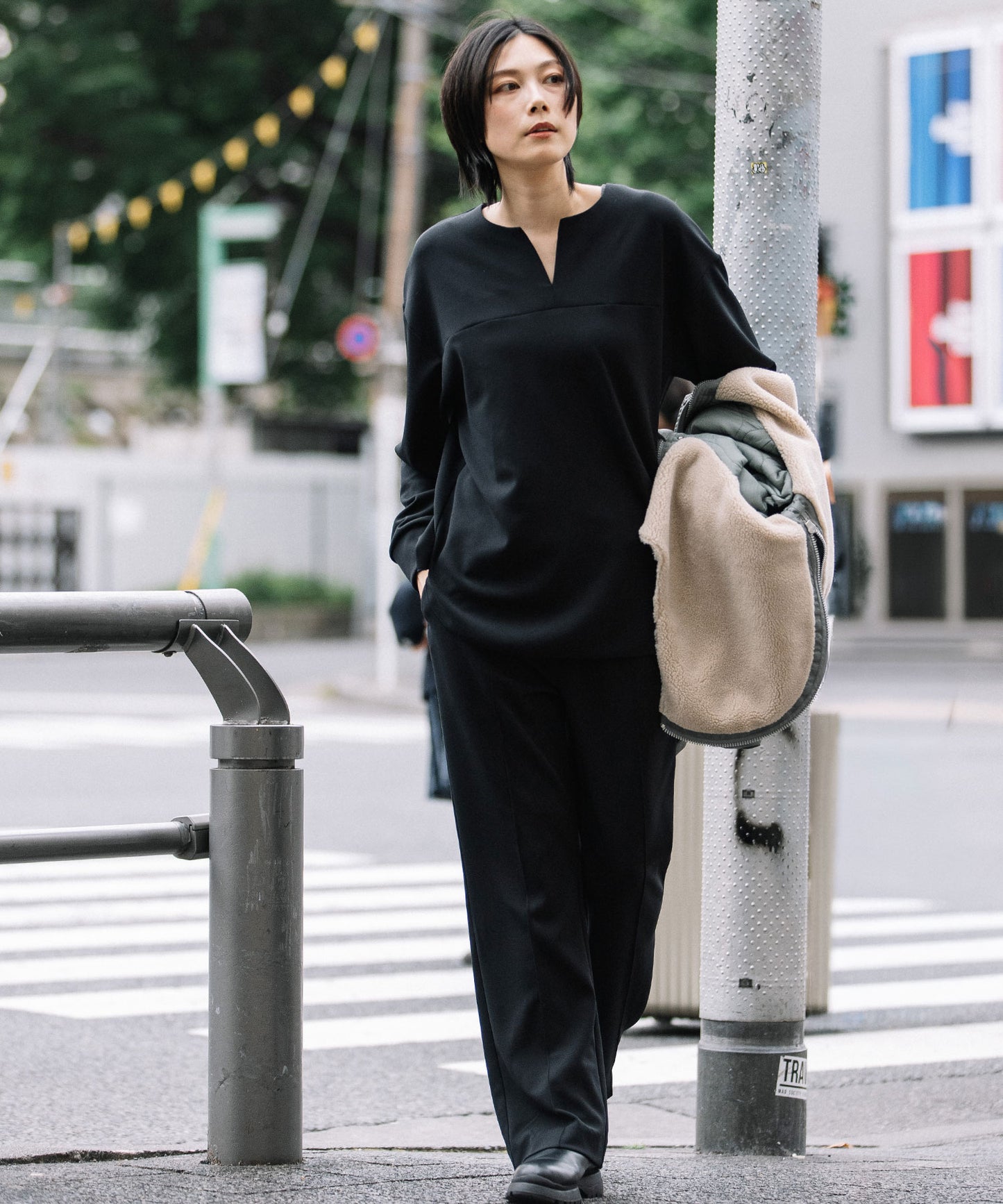 ストレッチジョーゼット キーネックトップス