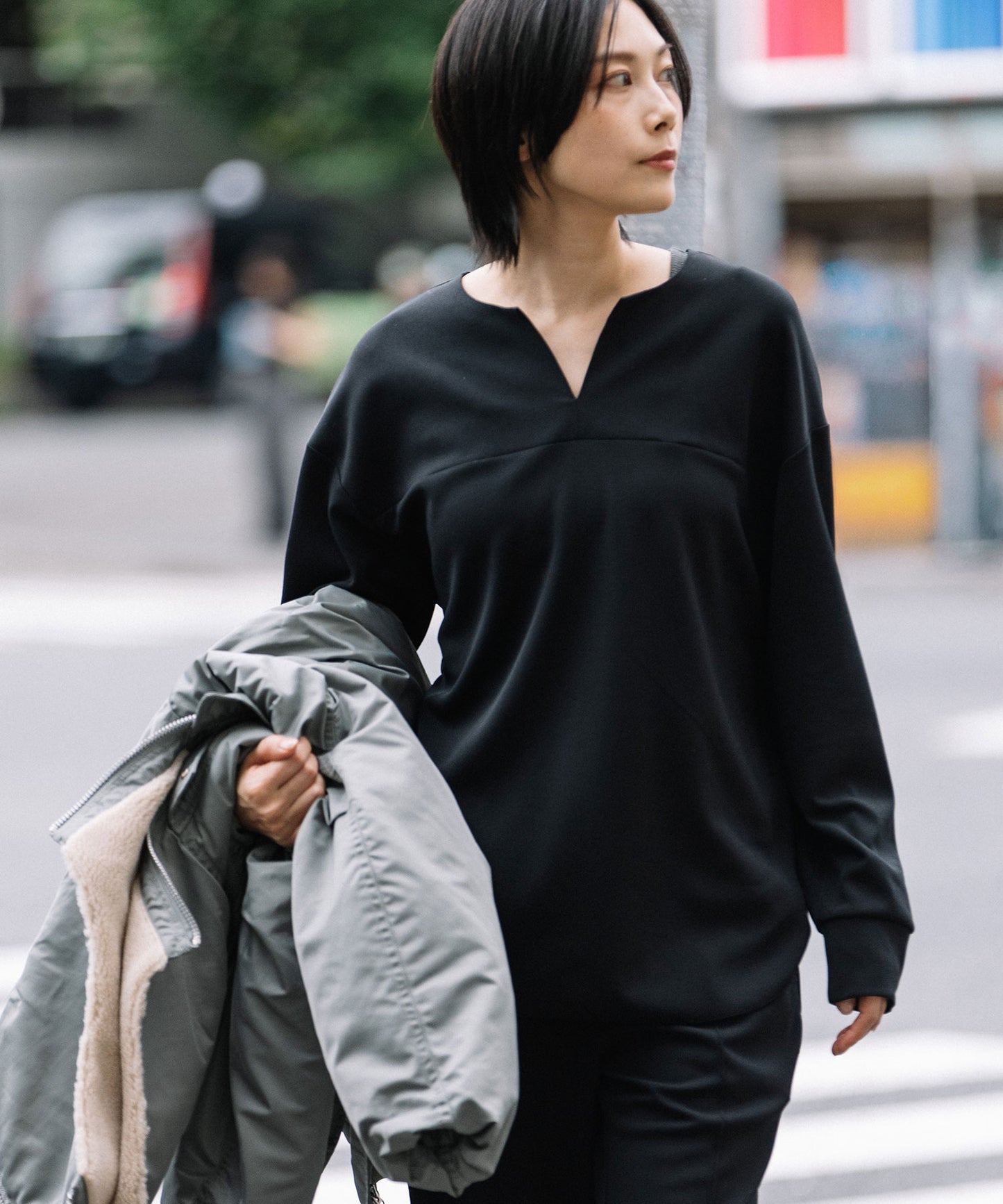ストレッチジョーゼット キーネックトップス